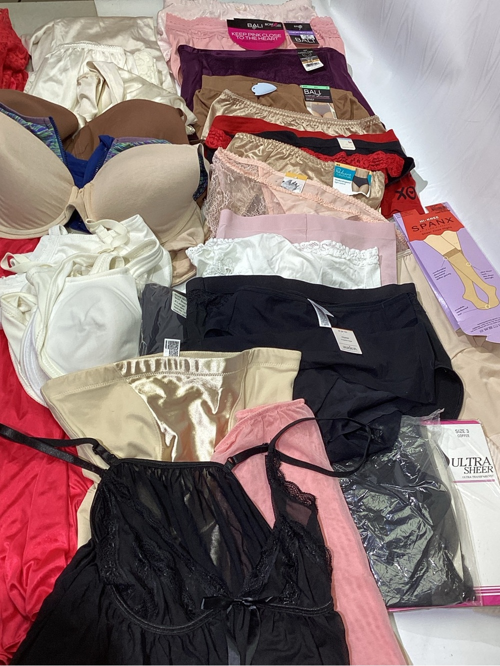 Lingerie Lot 32 Pc Lot shapers Undies Slips Stockings Modern/Vintage
